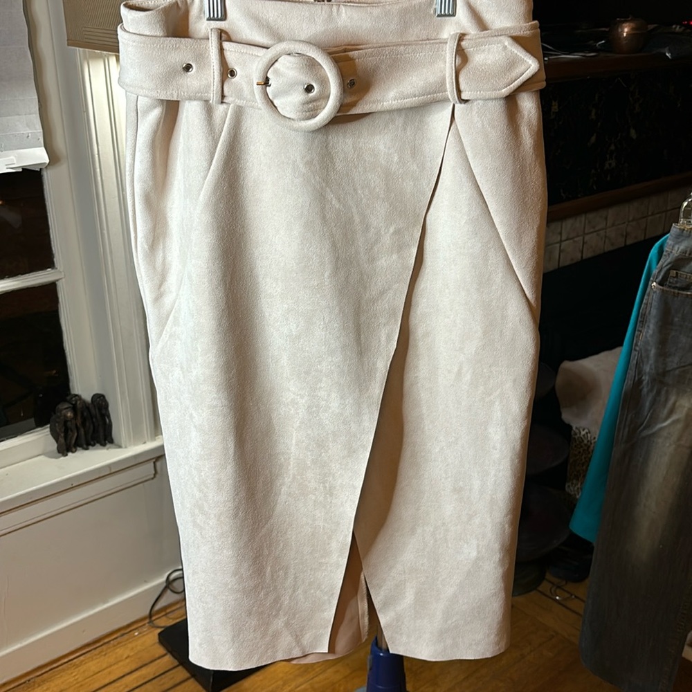 DO+BE front slit belted midi skirt. Size L.
